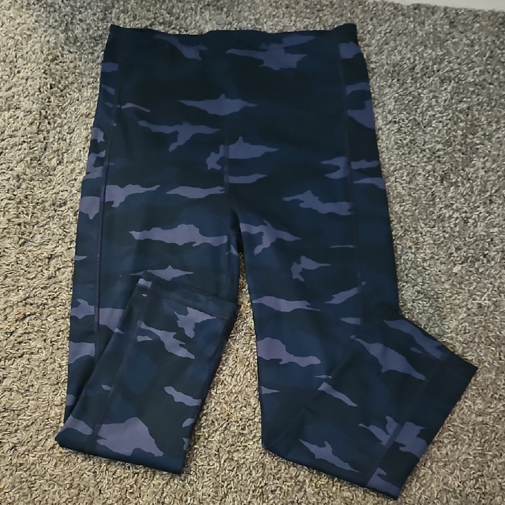 Athleta Camo Capri Leggings